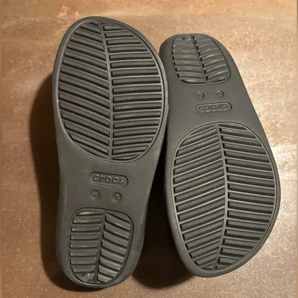 CROCS Getaway Platform Patent Flip Flop - Picture 4 of 4